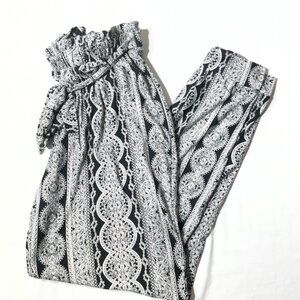 Mudd Black & White Patterned High-Waisted Pants With Ruffle Waistband Size Large